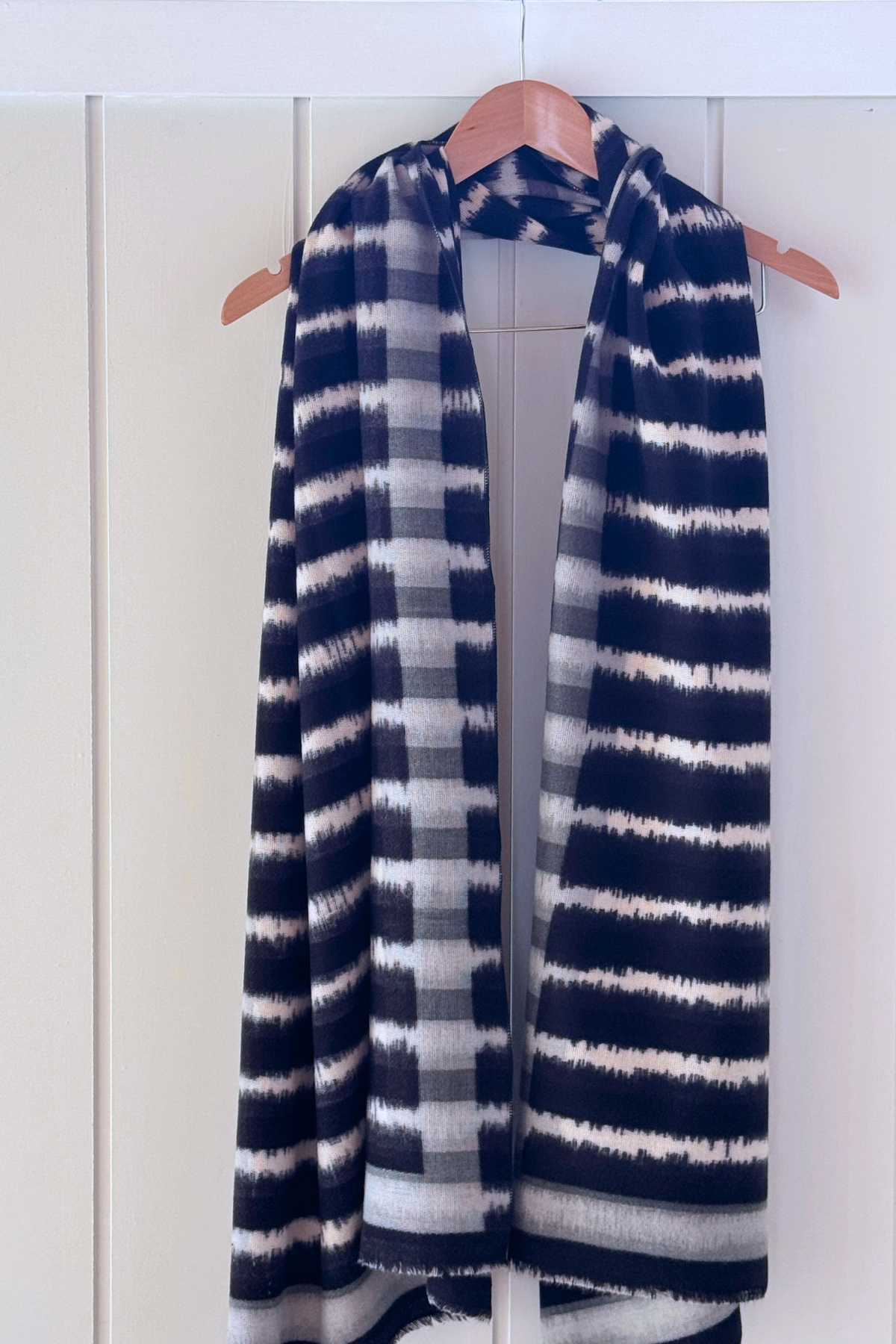 Scarf - Irregular lines