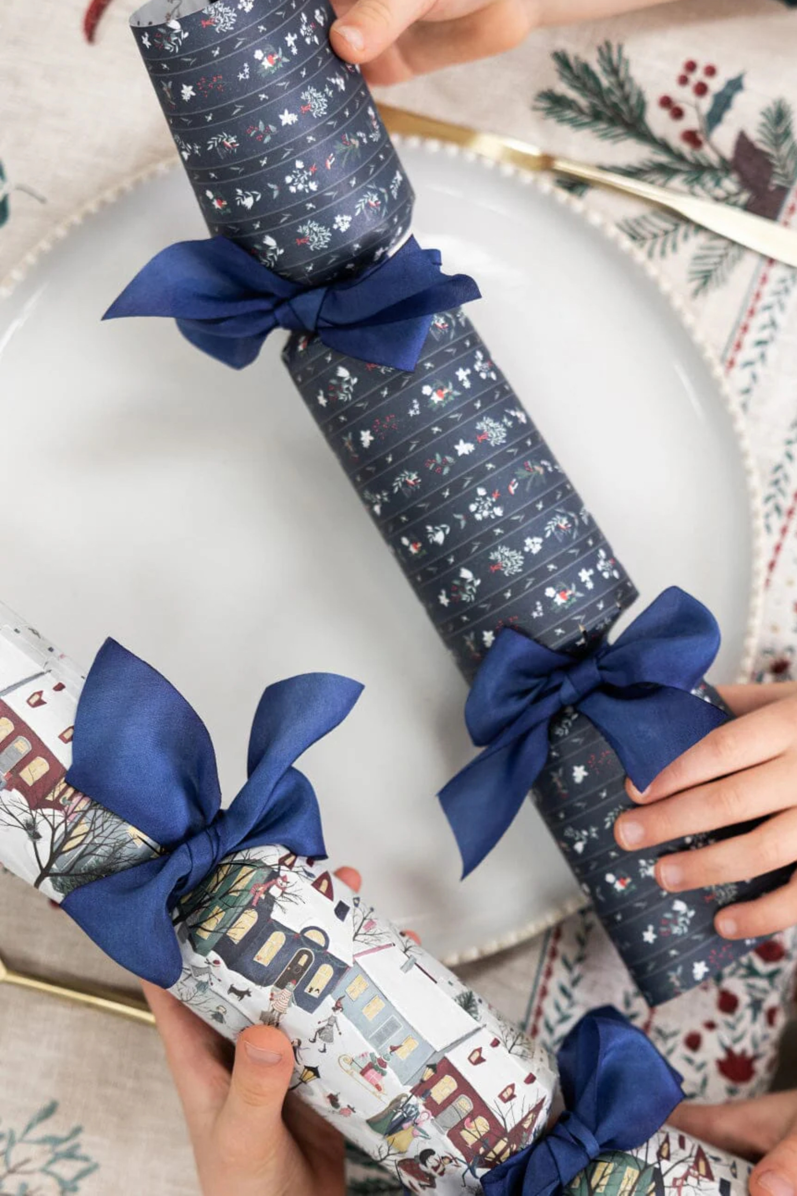 10 Pk Christmas Cracker Kit - Christmas Village