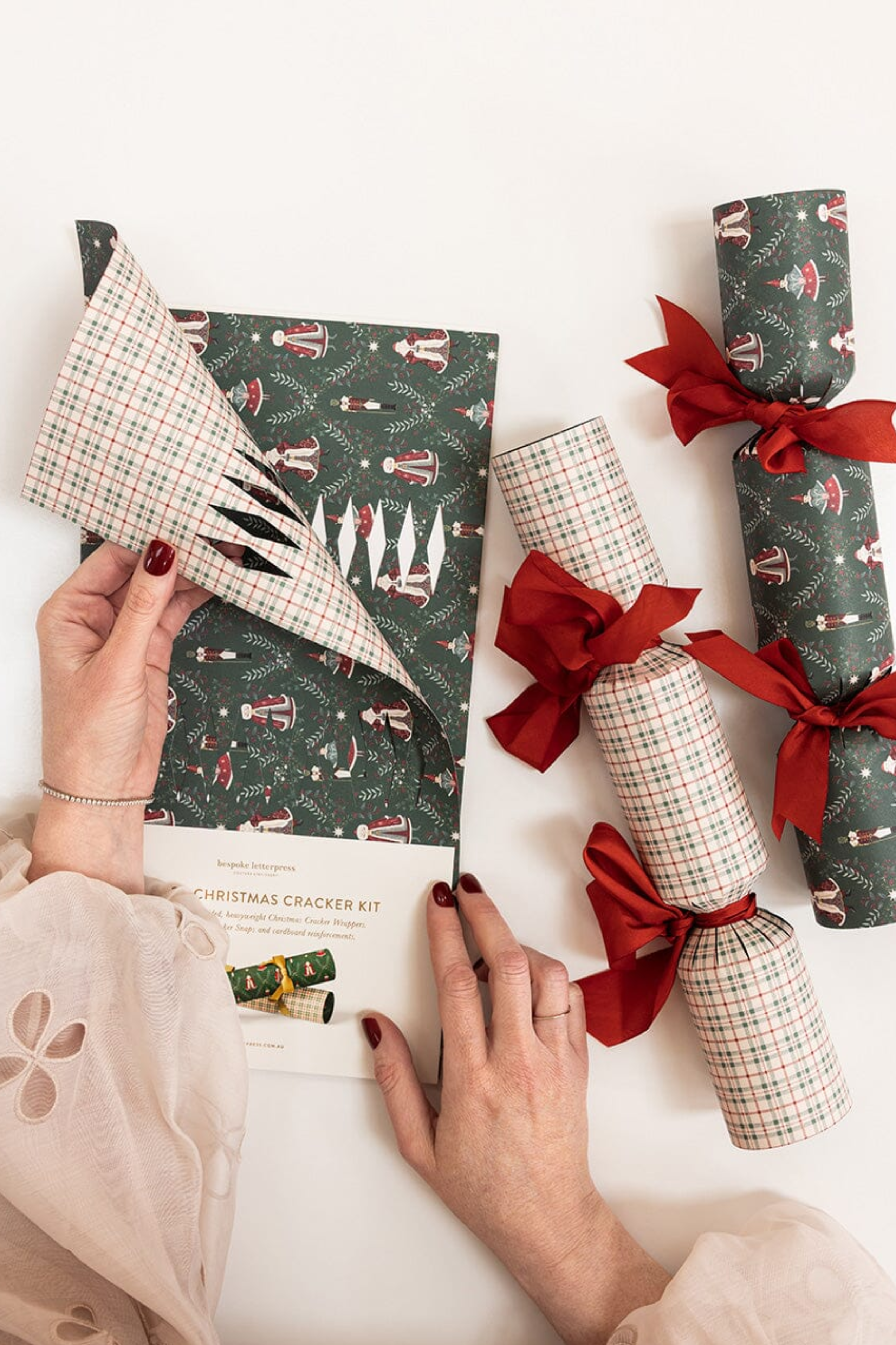 10Pk Christmas Cracker Kit - Mr & Mrs Claus