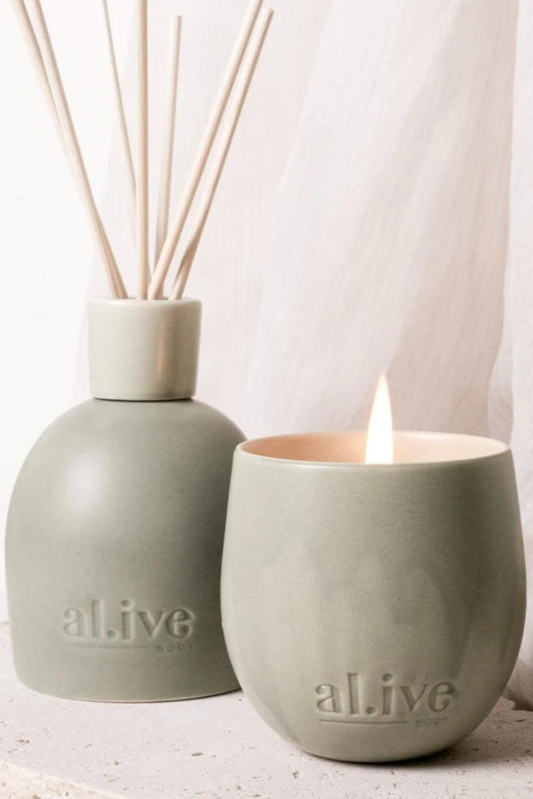 Alive Candle - Blackcurrant & Caribbean Wood