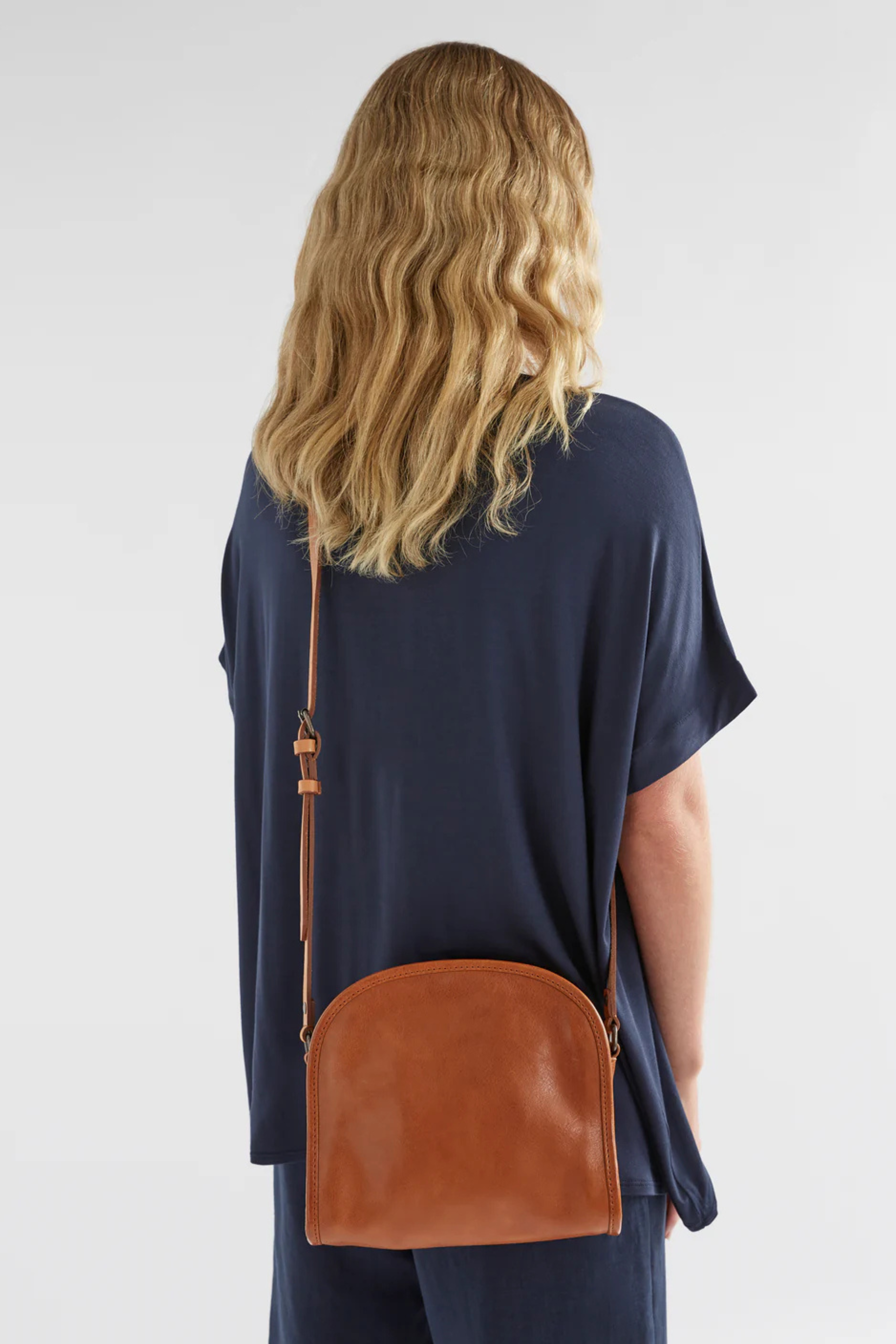 Elk Leather Kurva Messenger Bag