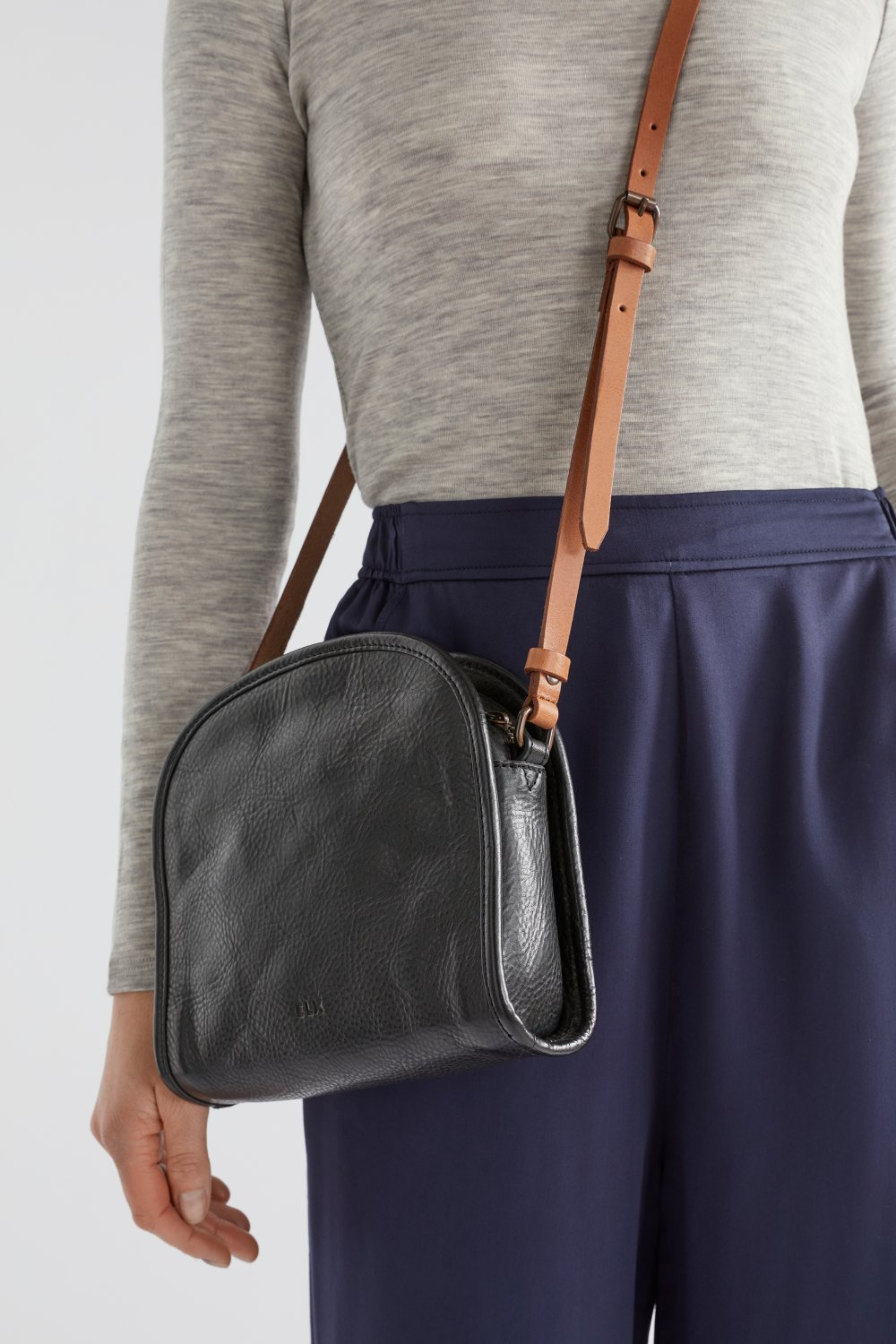 Elk Leather Kurva Messenger Bag