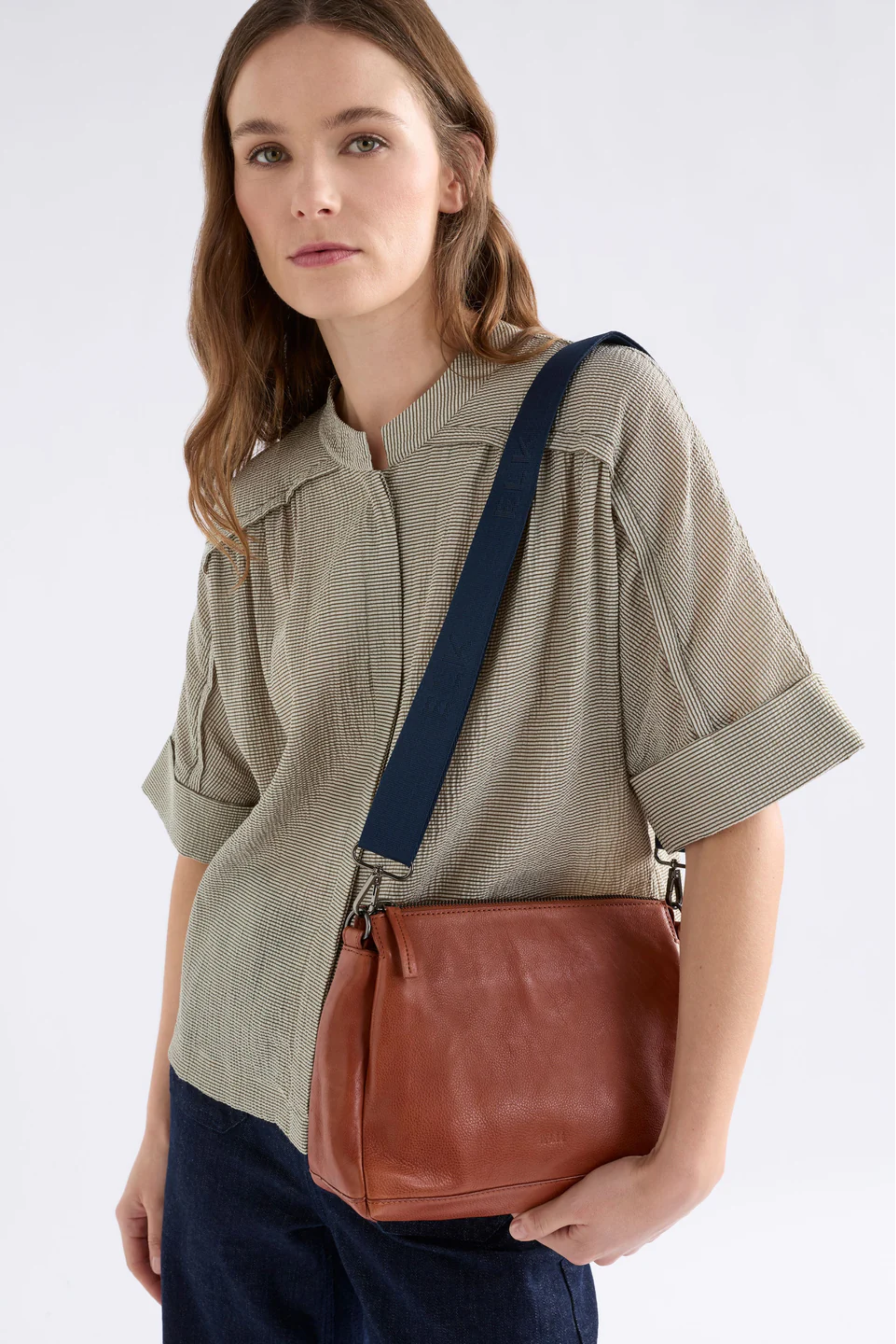 Elk Veni Crossbody - Tan