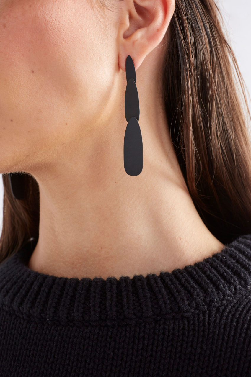 Elk Niiv Earring - Black