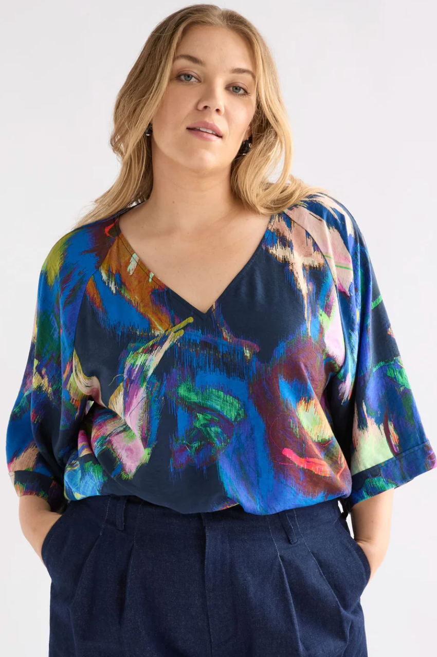 Elk Moda V Neck Top - Vaara Print