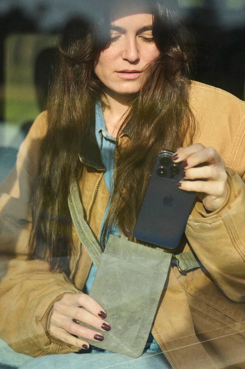 Land of Mates Phone Bag - Khaki