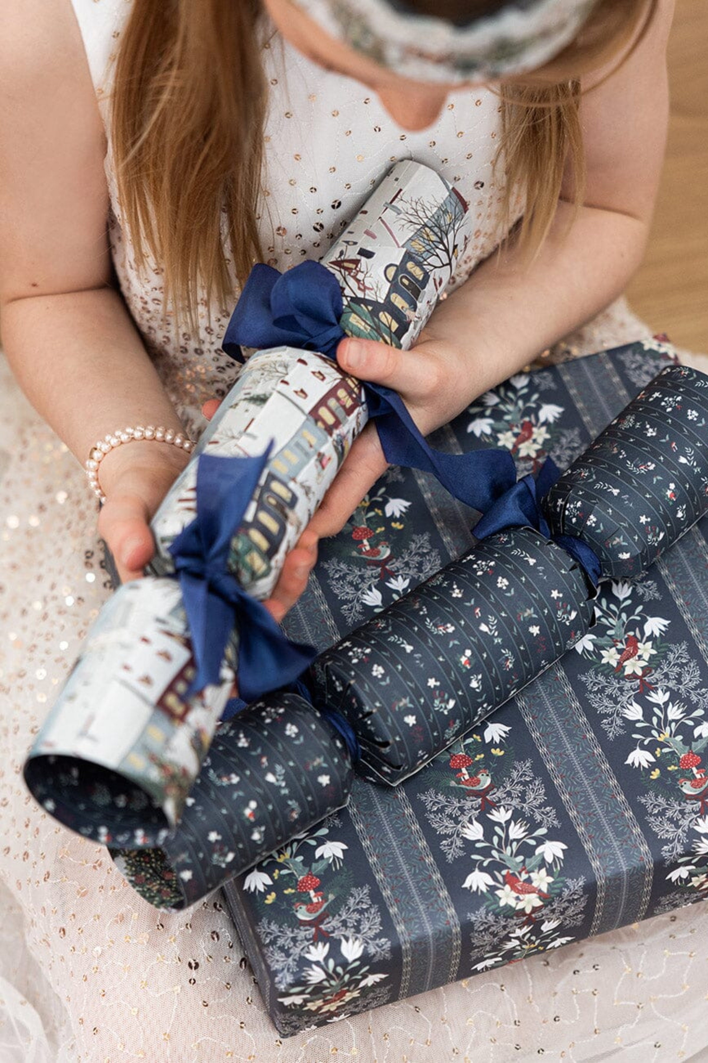 10 Pk Christmas Cracker Kit - Christmas Village