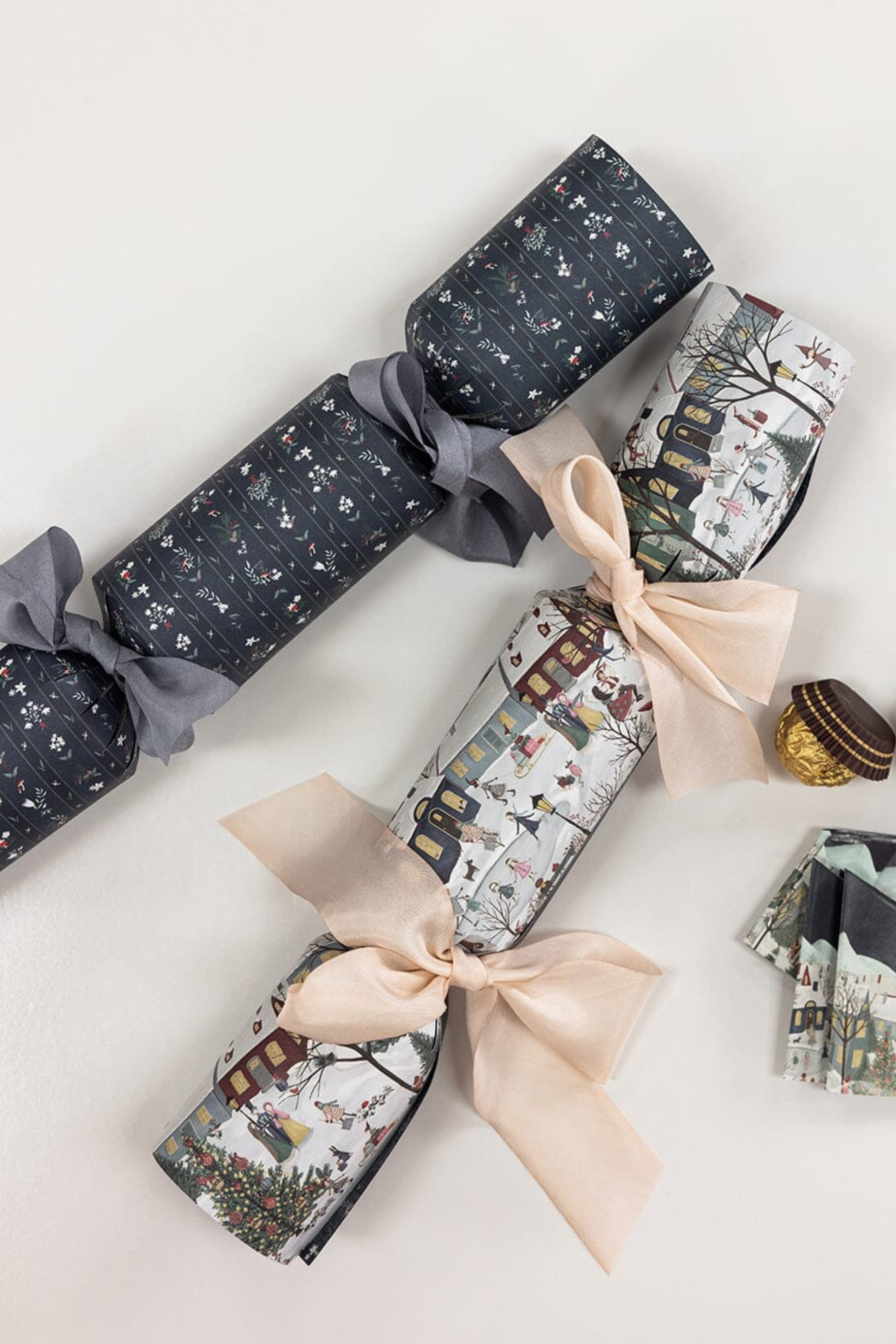 10 Pk Christmas Cracker Kit - Christmas Village