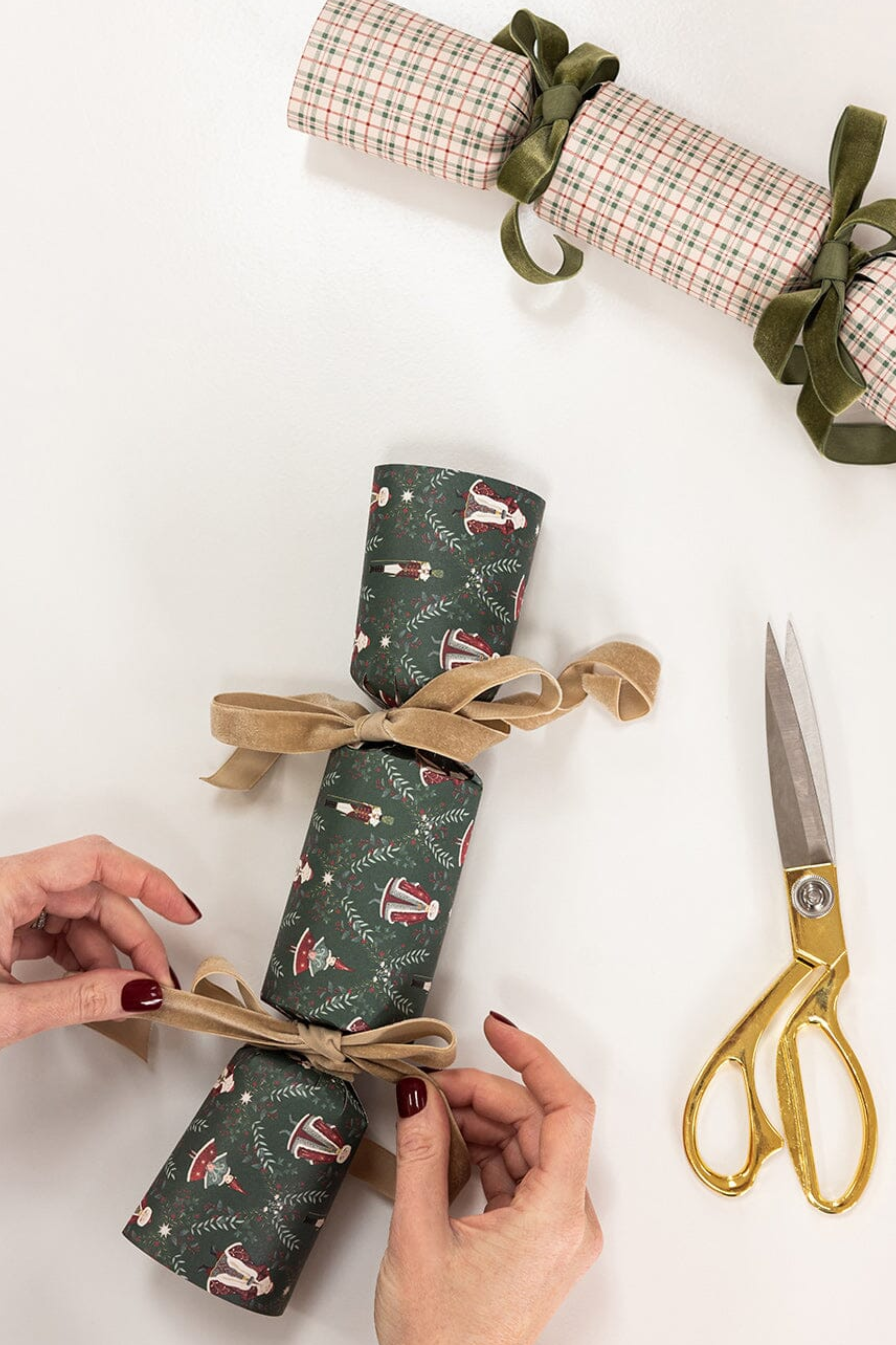 10Pk Christmas Cracker Kit - Mr & Mrs Claus