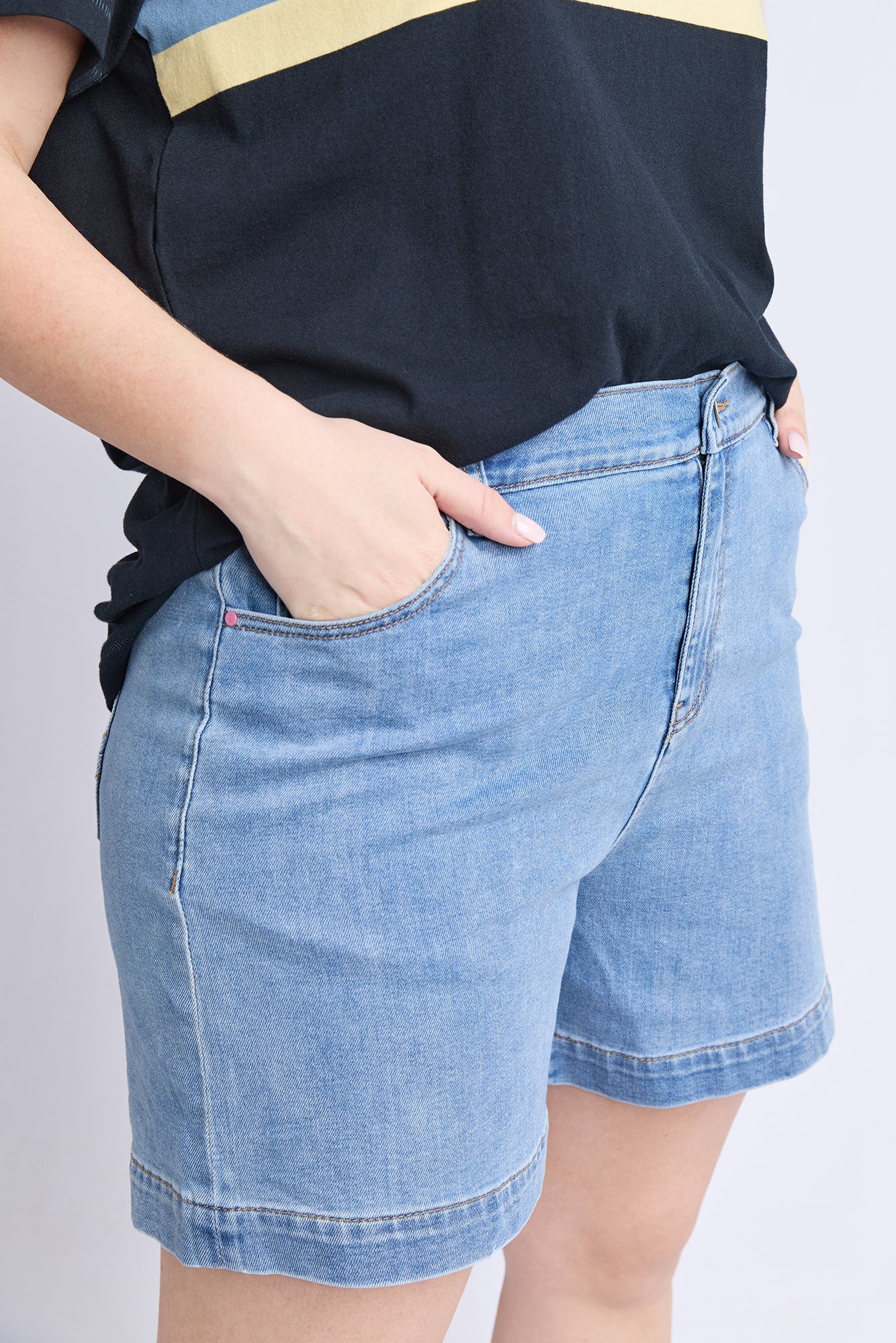 Elm Birdie Denim Short - Lt Blue Wash