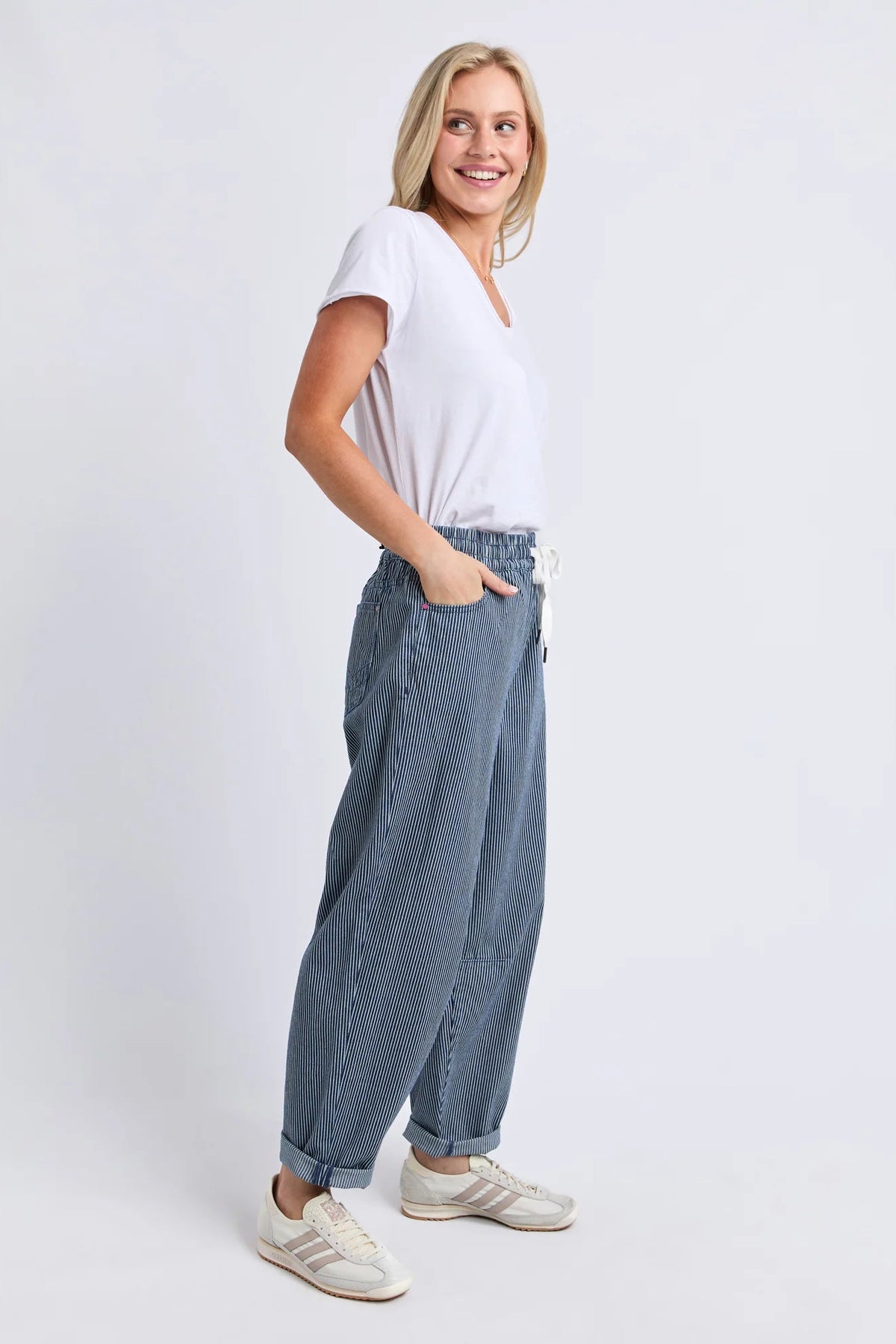Elm Penny Pinstripe Barrel Jogger - Blie/White
