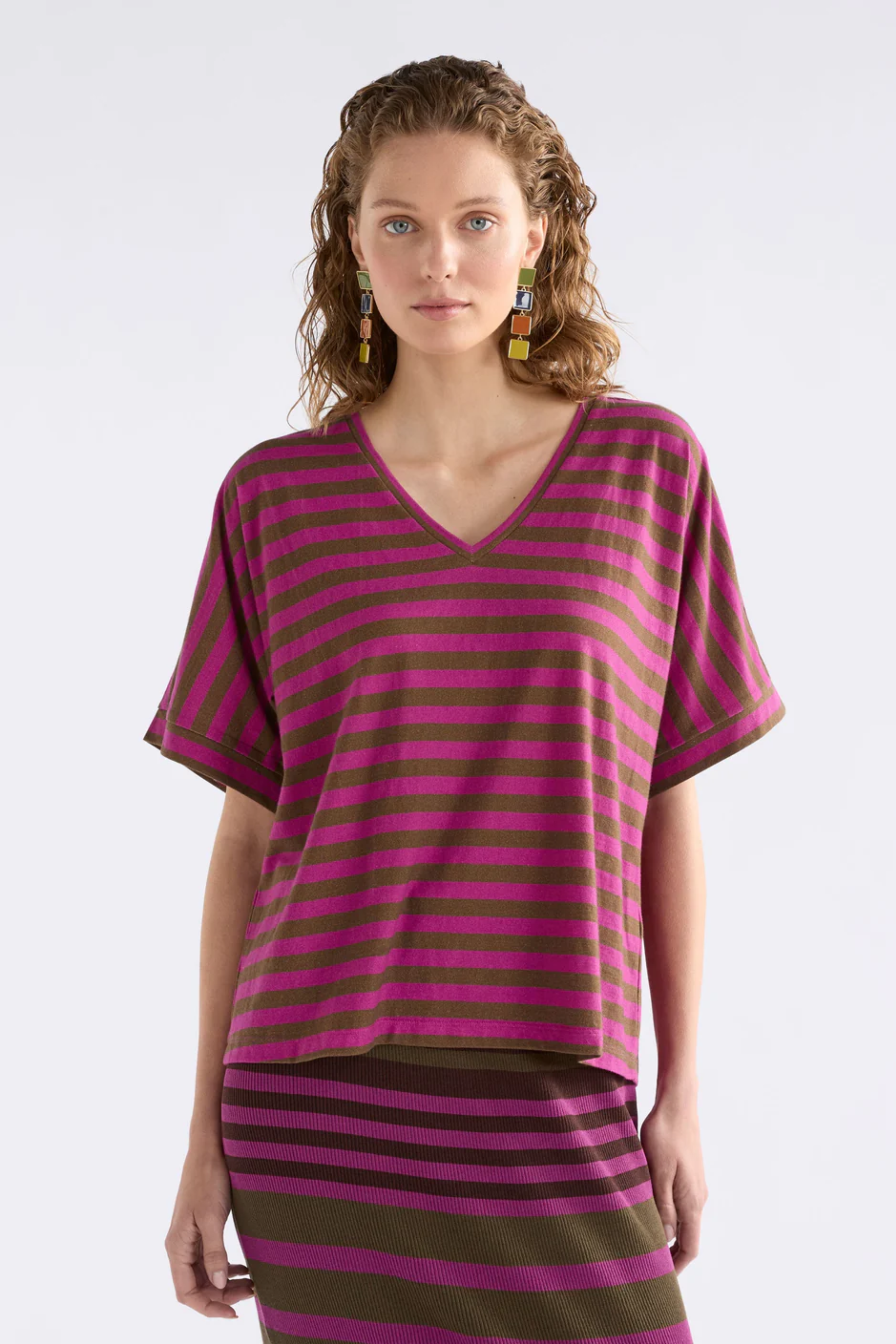 Elk Seter Tee - Olive/Fuchsia