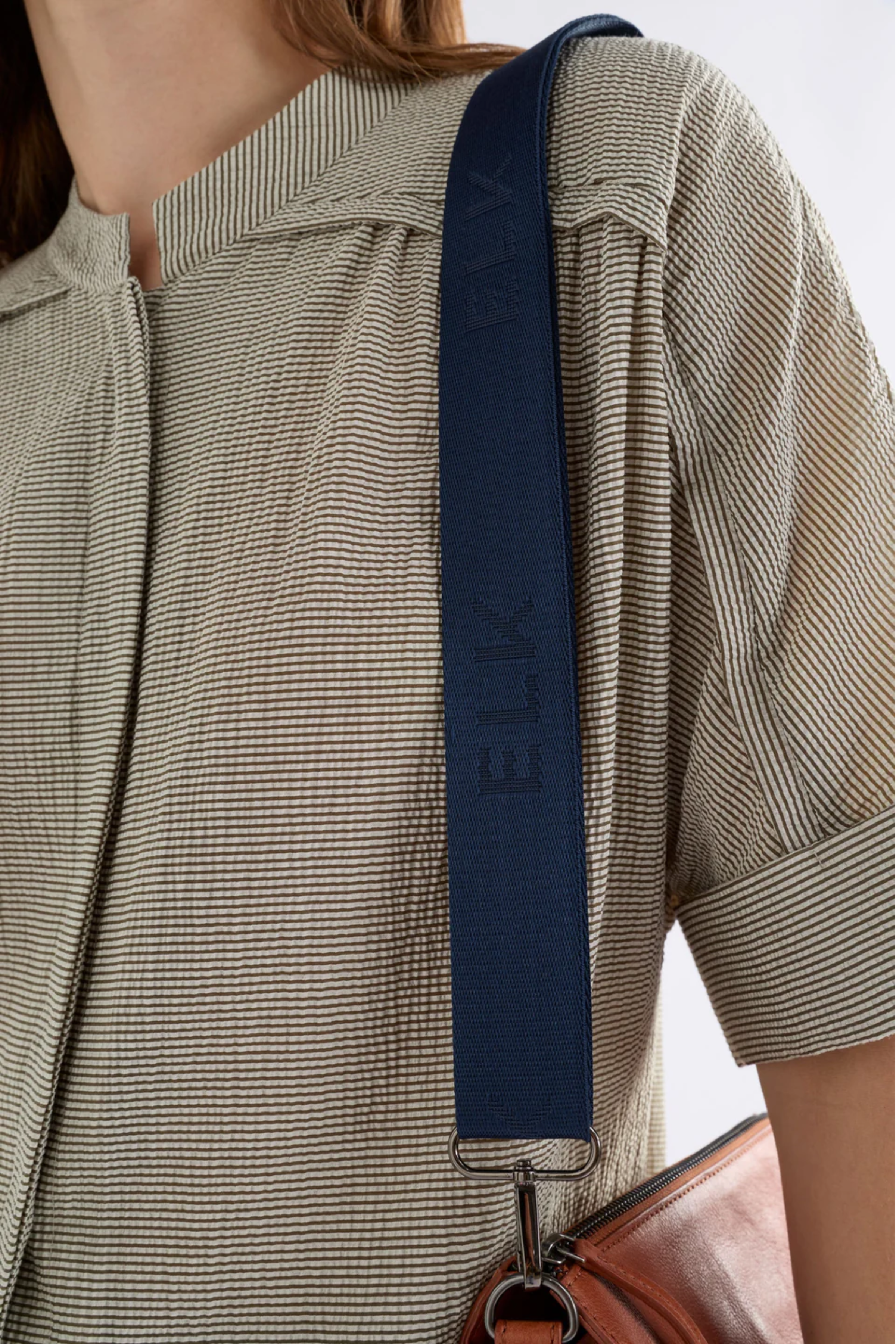 Elk Veni Crossbody - Tan