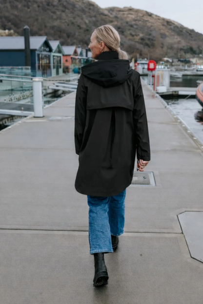 Moke Billie Raincoat - Black/Choc Houndstooth