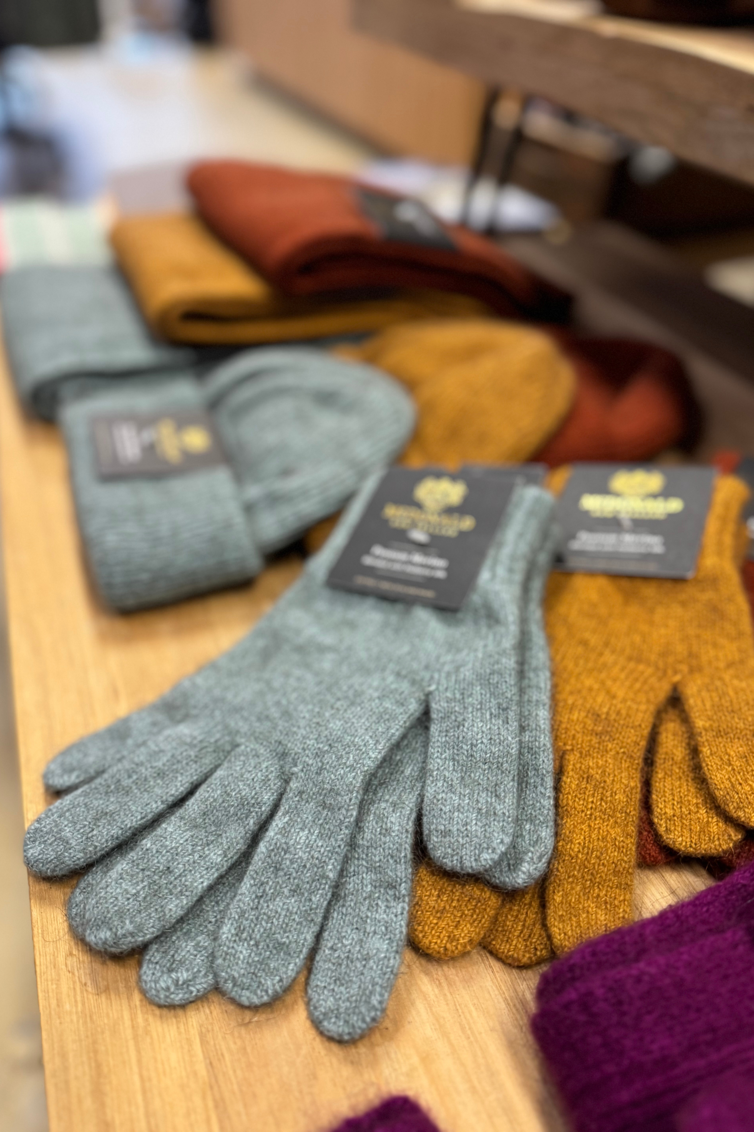 Possum Merino Gloves - Berry