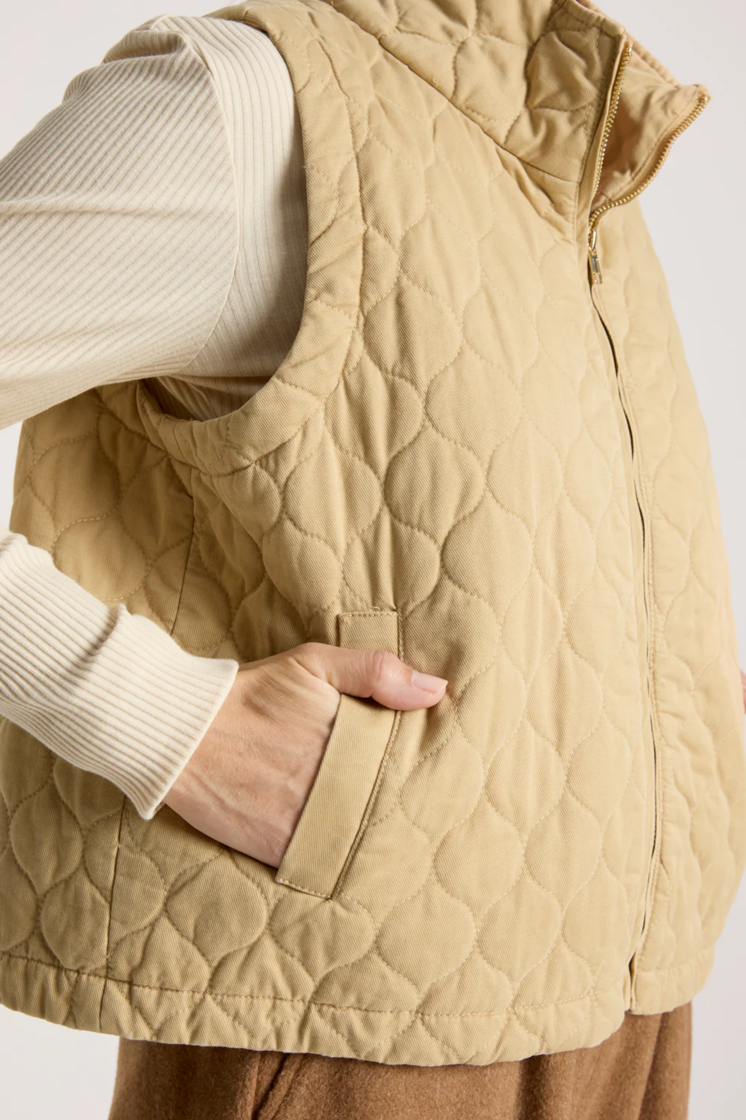 Sansi Quilted Crop Vest - Dune