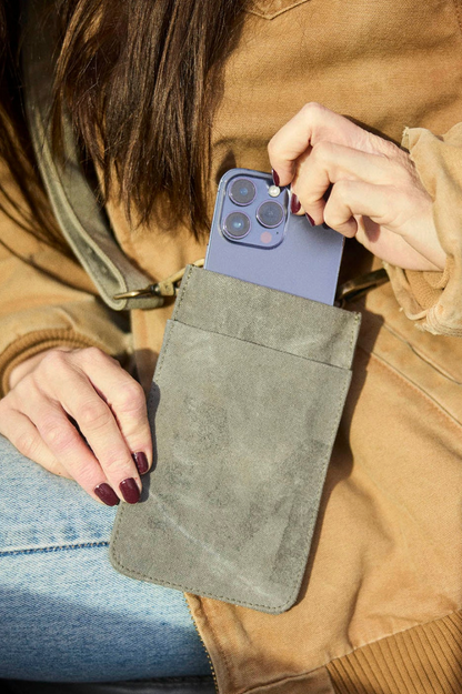 Land of Mates Phone Bag - Khaki