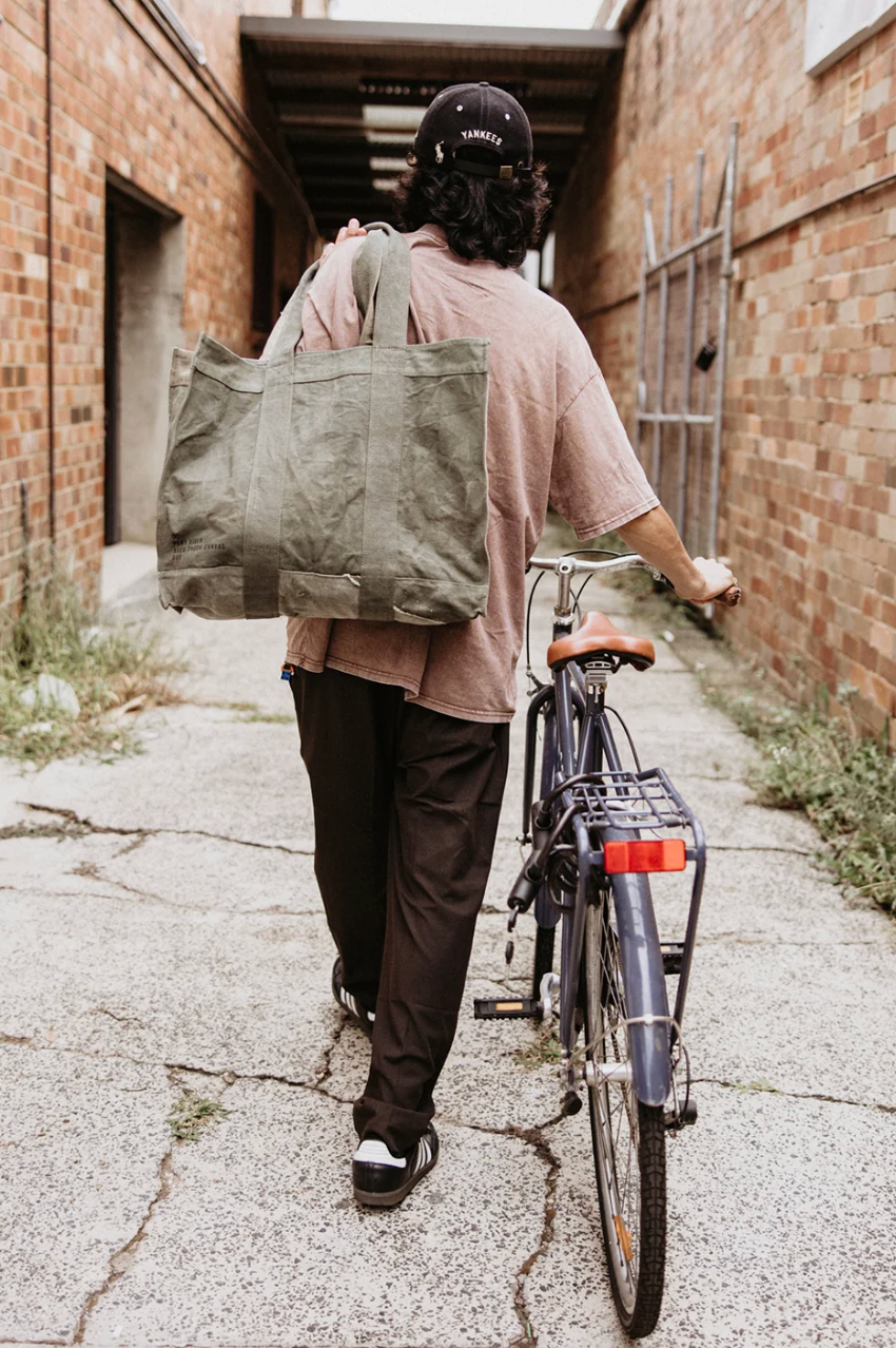 Land of Mates Tote - Khaki
