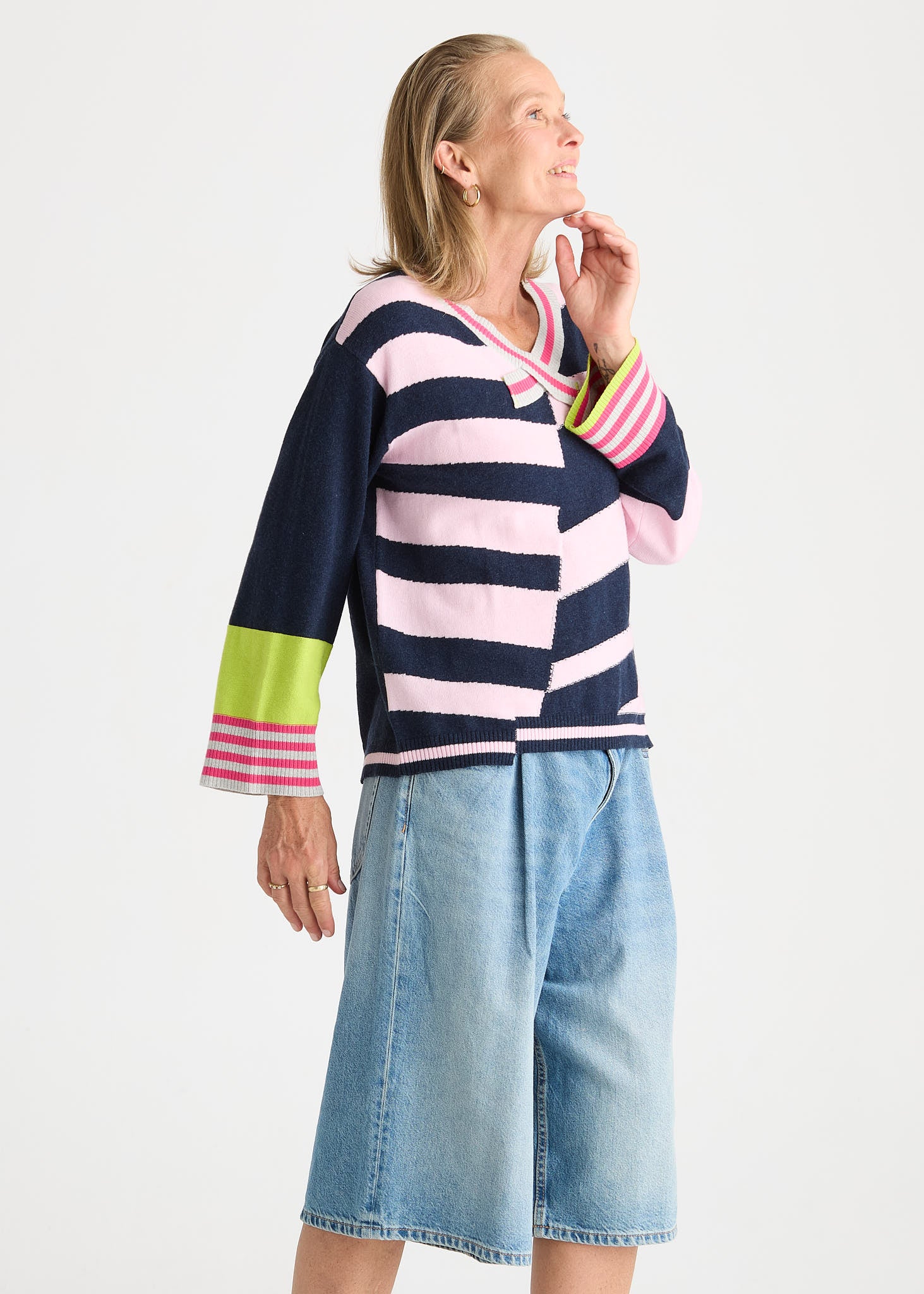 Crazy Stripe Vee - Dark Denim
